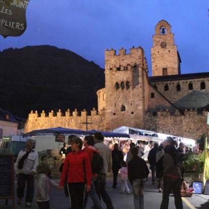marche nuit ot luz saint sauveur jour de marchés dans les hautes pyrénées occitanie