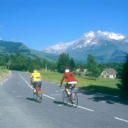 cyclisme pyrenees mountain passes and cycling occitanie