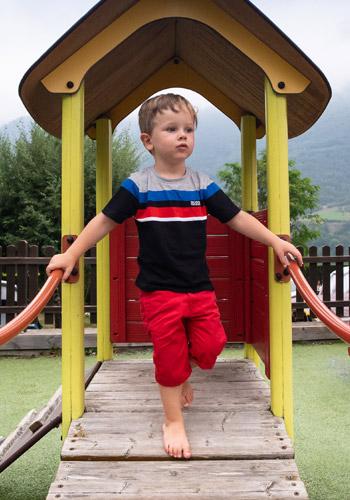 Aire de jeux pour les enfants de notre camping des Pyrénées